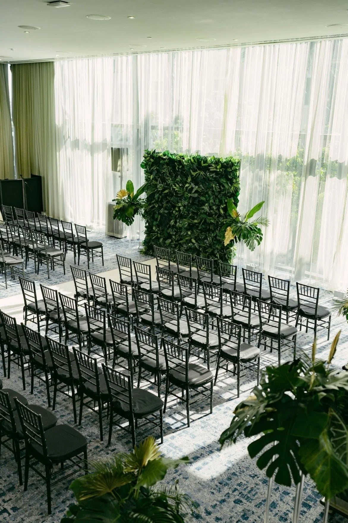 Tropical Hawaiian Greenery Wall - 527